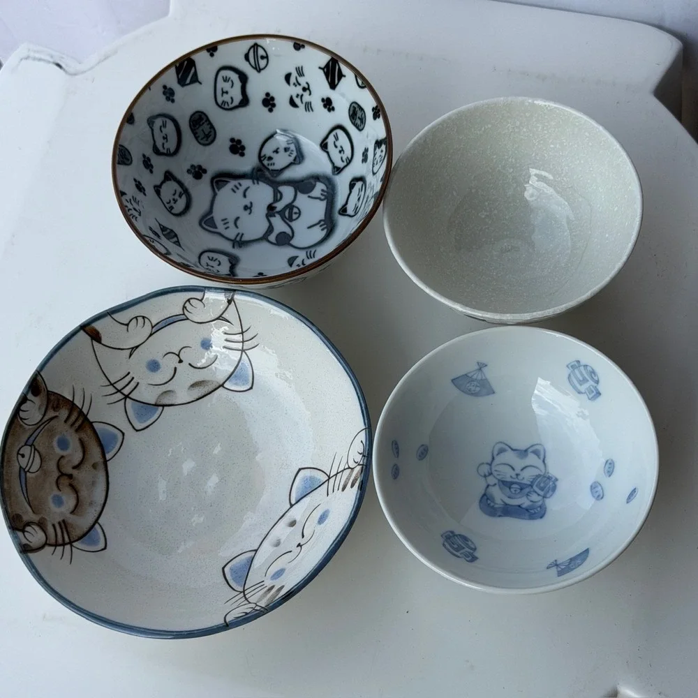 Set of 4 Japanese Ceramic Bowls Cat Themed Lucky Cat Kitchenware B-11